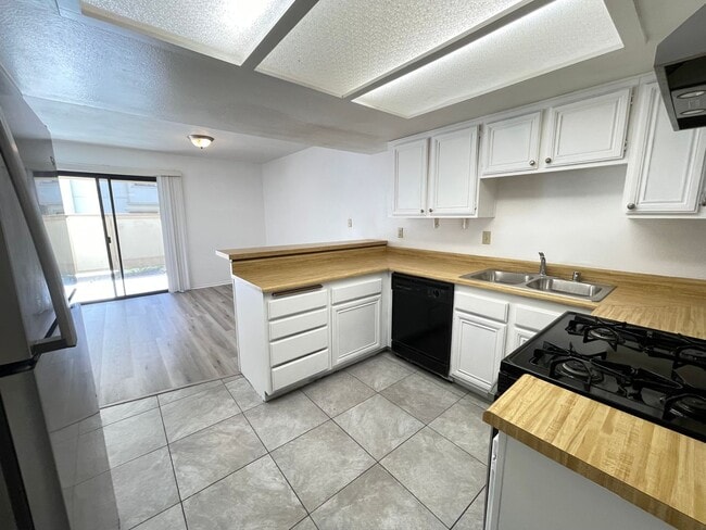 Building Photo - Upgraded Linda Vista Village Townhome.