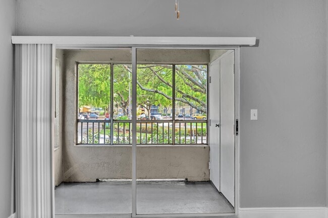 Building Photo - 2890 N Oakland Forest Dr