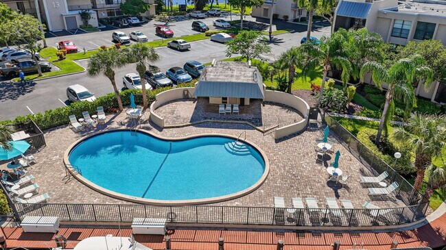 Building Photo - 11 Royal Palm Way