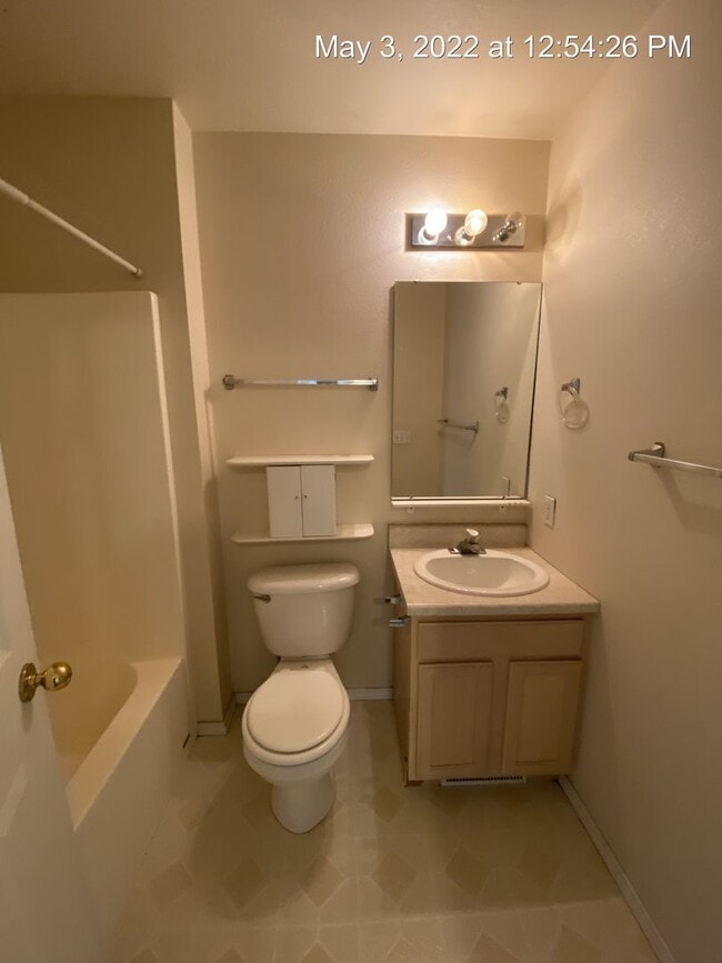 Building Photo - Beautiful Spacious House- Near Harvest Creek!