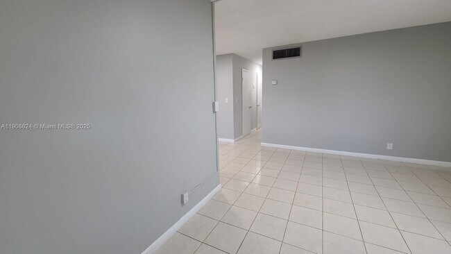 Building Photo - 1715 Wiley St