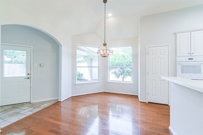 Building Photo - 14610 Farrawood Dr