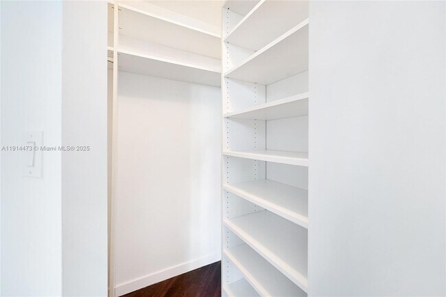 Building Photo - 300 South Pointe Dr