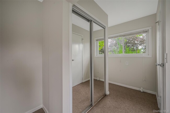 Building Photo - 148 S 4th St