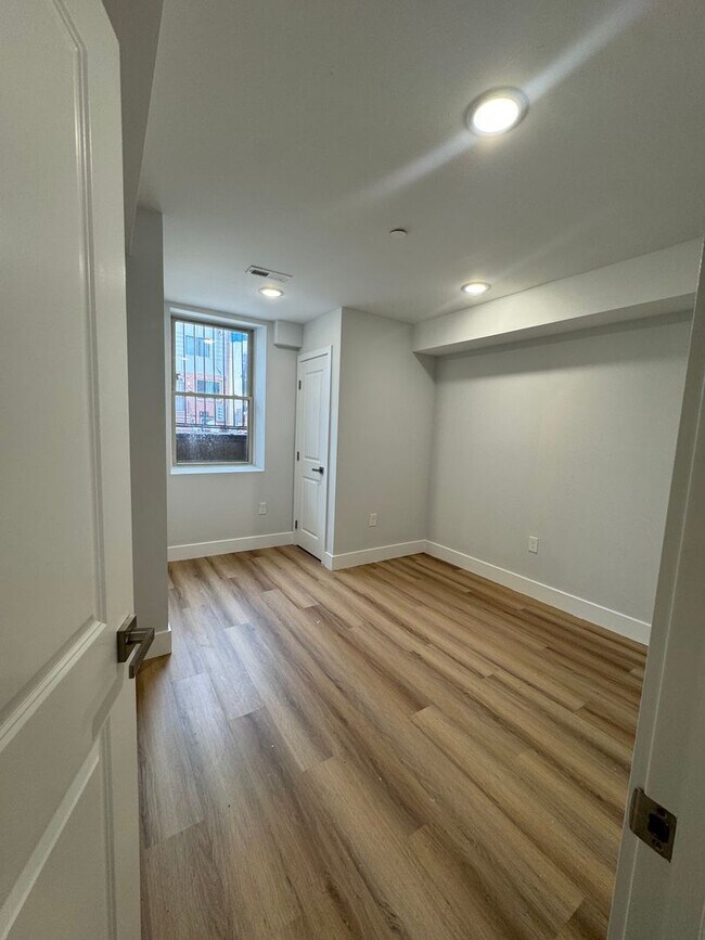 Building Photo - 3259 N 13th St