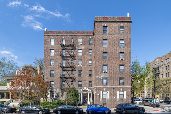 Front view. - 200 E 19th St