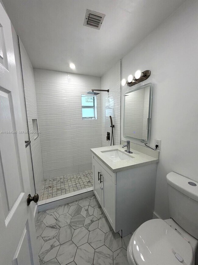 Building Photo - 9900 Dominican Dr