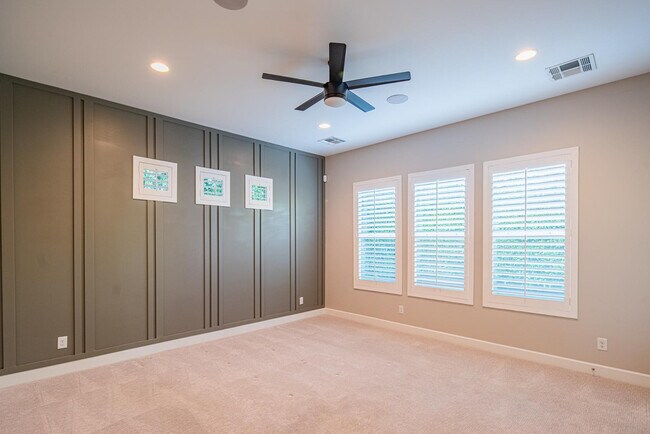 Building Photo - 3850 E Crittenden Ln