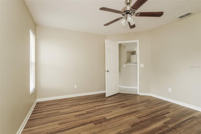 Building Photo - 557 Oak Branch Cir