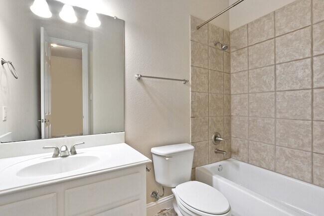 Building Photo - 5812 La Vista Dr