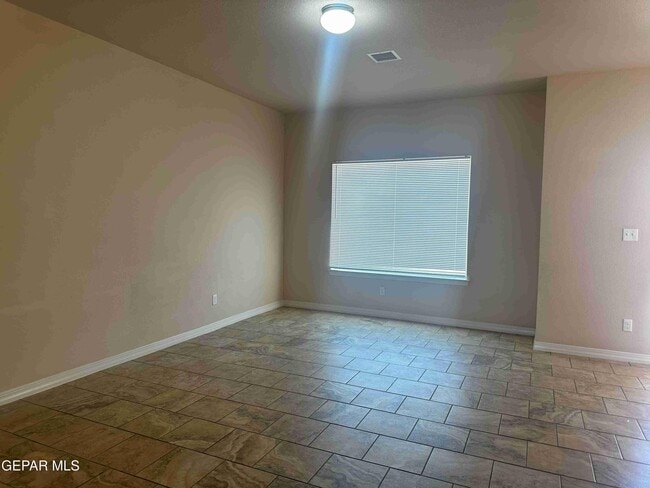Building Photo - 14712 Far View Ct
