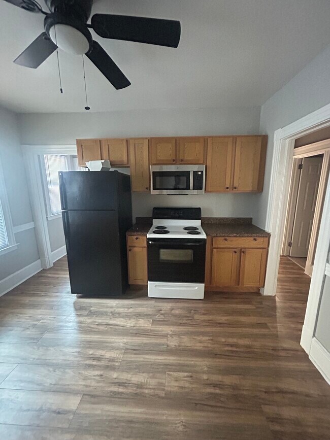 Kitchen - 40 Sterling St