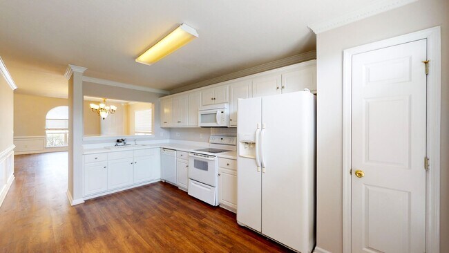 Building Photo - 3 Bedroom 2.5 Bath in Bayhill Subdivision