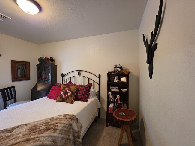 Building Photo - 7507 Tall Pine Dr