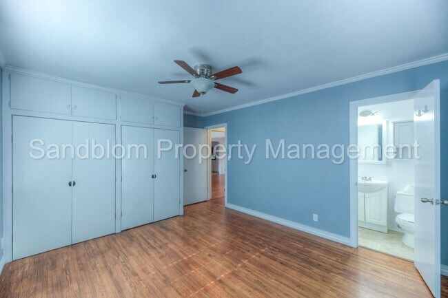 Building Photo - FOR LEASE | Brookside | $1300 Rent + $1300...