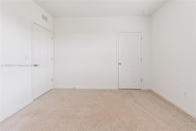 Building Photo - 5305 Fantasy Dr