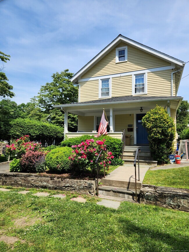 Primary Photo - 8 Rockland Pl