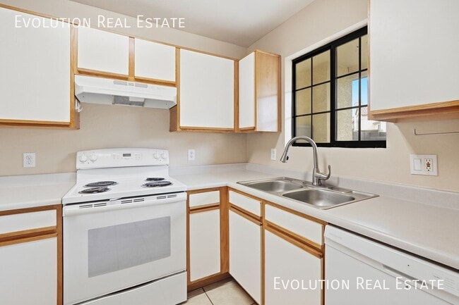 Building Photo - 455 S Mesa Dr