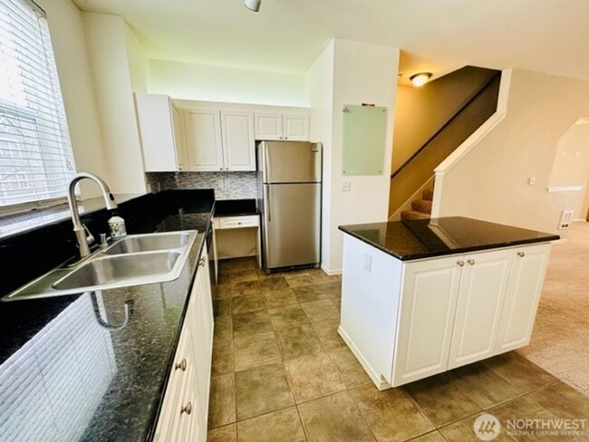 Building Photo - 2bd/2ba Lynnwood Townhome