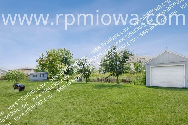 Building Photo - 5016 NE Innsbruck Dr