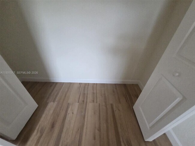 Building Photo - 105 SE 33rd Terrace