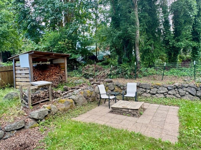 Building Photo - East Bremerton rambler with huge fenced yard...now available