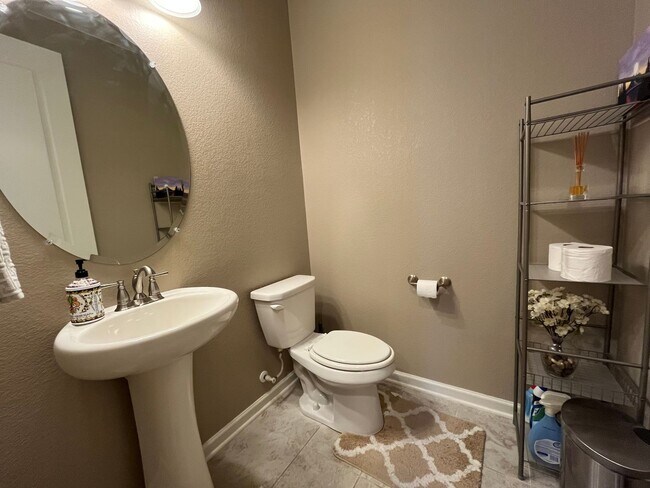 Building Photo - Beautiful Home in South Fort Collins
