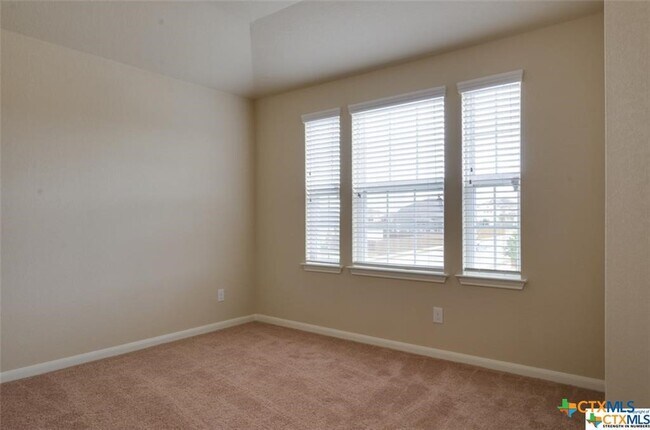 Building Photo - 271 Limestone Creek