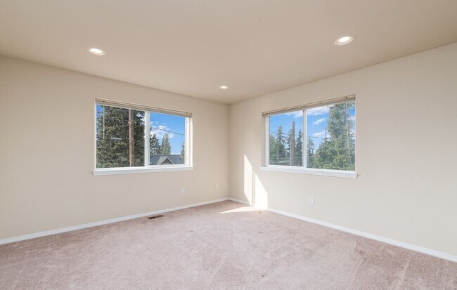 Building Photo - Beautiful Home In Puget Neighborhood