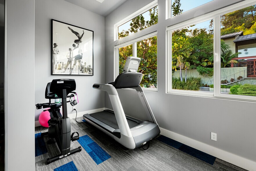 Building Photo - 2344 Banyan Dr