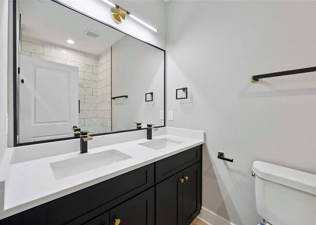 Building Photo - 217 Pheasant St