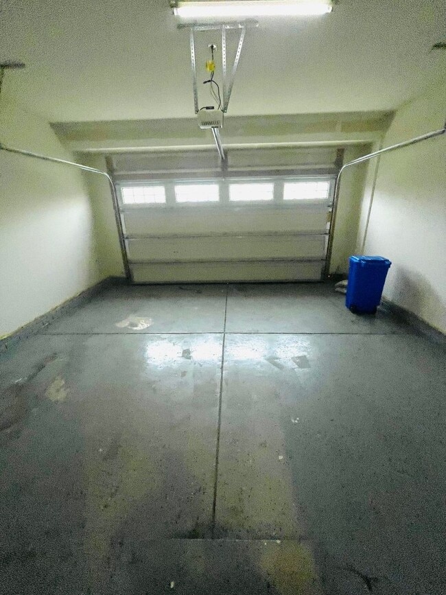 Building Photo - Beautiful 3BR 2.5BA Home w/ Pool & Fitness Access• In-Unit Laundry • Deck in Dublin