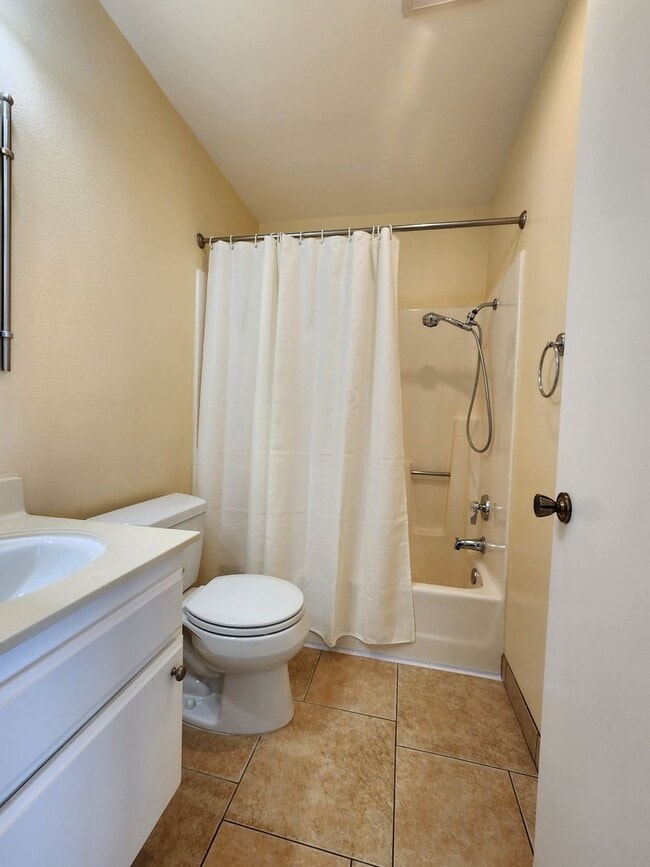 Building Photo - Bright & Beautiful Home Nestled Near Nature and Conveniences