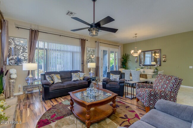 Building Photo - 3922 E Carson Rd