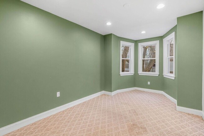 Building Photo - 1922 Montrose St