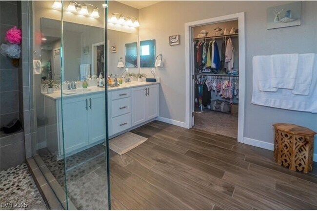 Building Photo - 111 Verde Rosa Dr