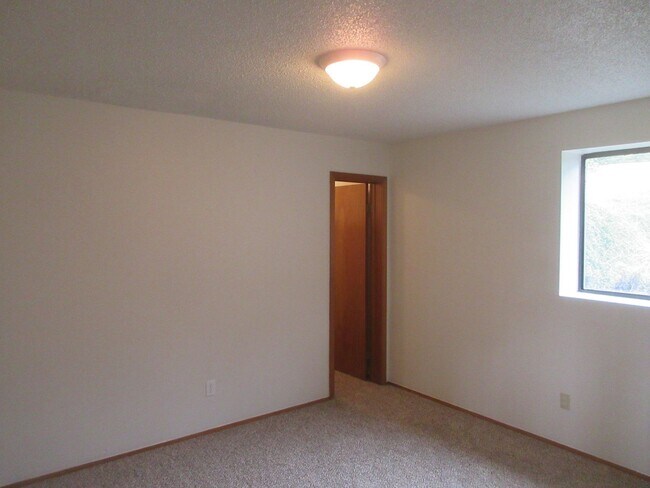 Building Photo - 3bd/2ba Renton Home