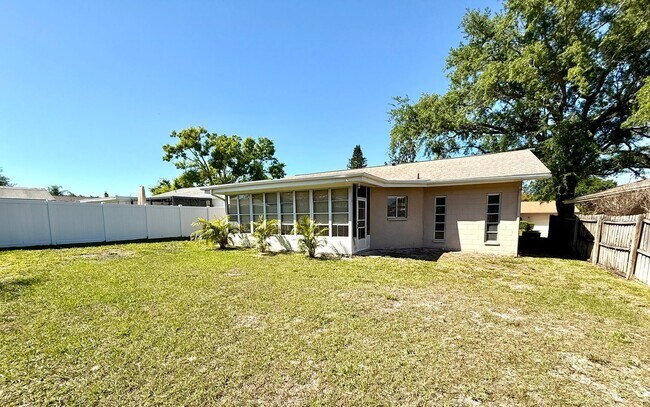 Building Photo - Beautiful 2 Bed • 2 Bath Single-Family Home in Beacon Groves