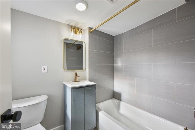 Building Photo - 143 Johnston Ave