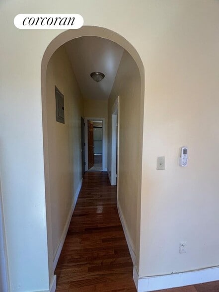 Building Photo - 741 Crown St