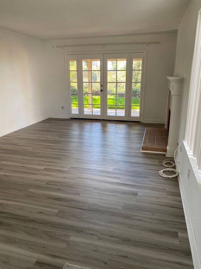 Building Photo - Single Story Duplex in Cardiff