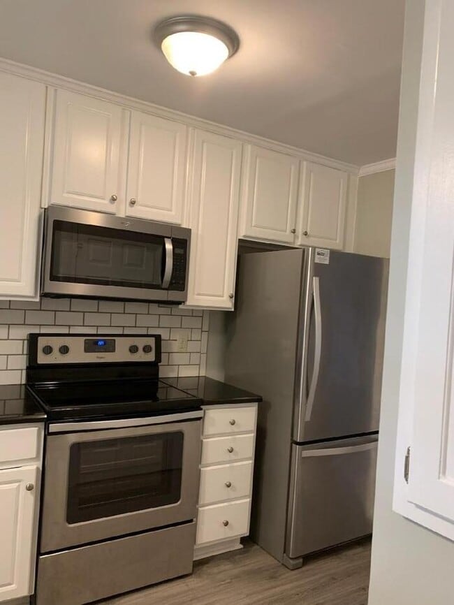 Building Photo - 2 Bedrooms 1.5 Bath