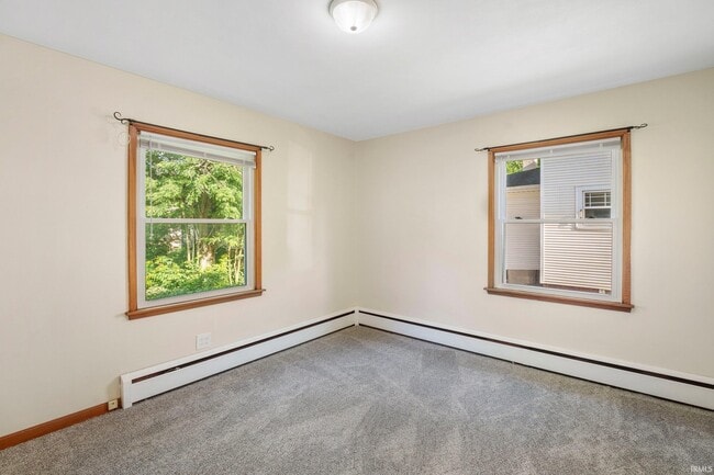 Building Photo - 128 Manor Ave