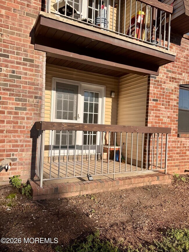 Building Photo - 1202 Green Hollow Dr