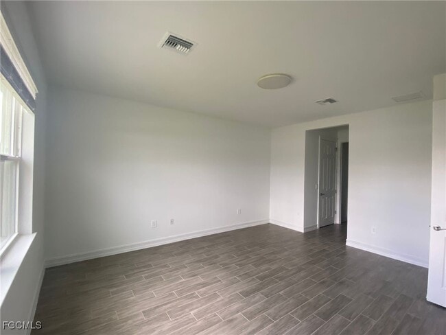 Building Photo - 2974 Royal Gardens Ave