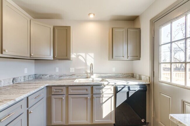 Building Photo - 2412 NW 40th St