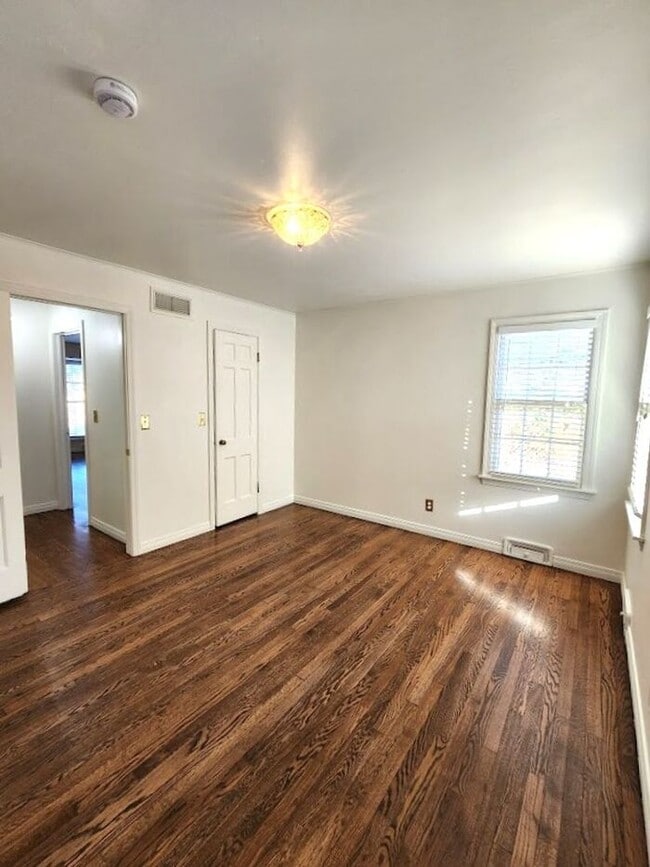 Building Photo - 2 Bed 1.5 Bath 1 Car Garage in the GRADY MUSGRAVE LAKESIDE Addition