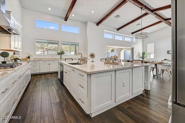 Building Photo - 9407 S 13th Way