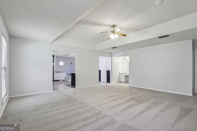 Building Photo - 325 White Oak Pl