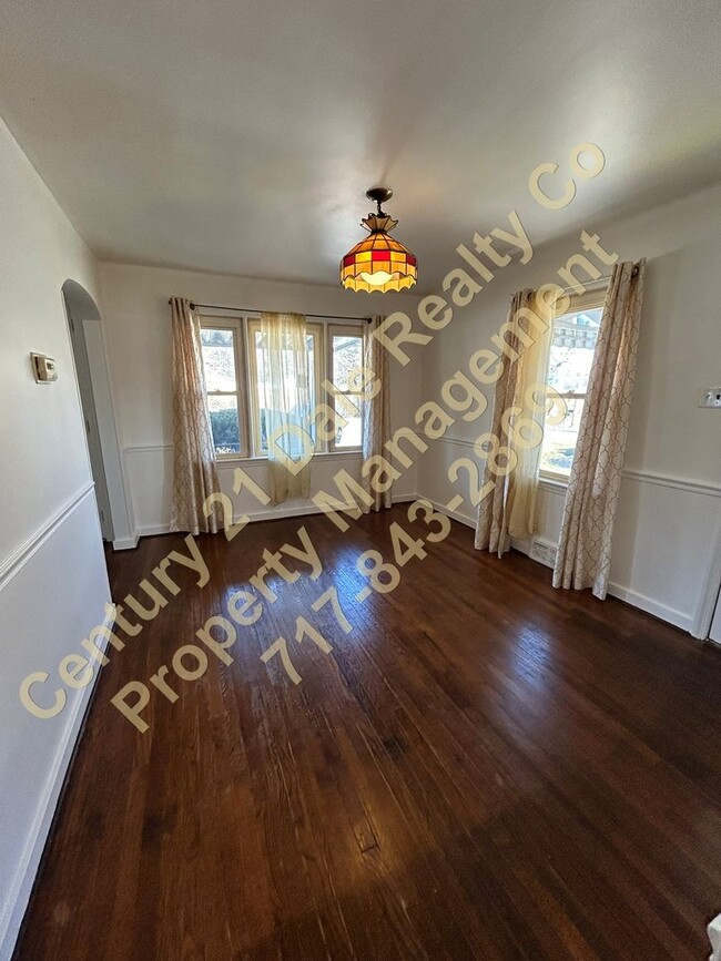 Building Photo - 3 BR, 1 Bath Home in Central York School D...